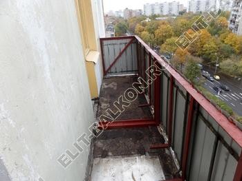 Укрепление парапета балкона, использованы металлические швеллеры.