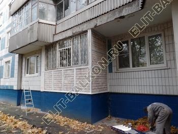 Балкон на первом этаже. Укрепление металлокаркасом с внешней стороны.