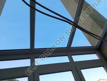 Крыша на балконе сделана из оконного профиля ПВХ и стеклопакета