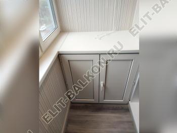 Фото № 161. г. Москва. Отделка лоджии панелями ПВХ. Шкаф и тумбочка с фасадами из ПВХ.