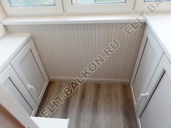 Отделка балкона ламинированными ПВХ панелями Вивипан, установка двух шкафов, электрика. г. Москва