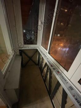  Ремонт балкона на последнем этаже, крыша из профнастила, остекление раздвижное алюминиевое, новых сварной парапет, черновой пол.  Московская область, Красногорск, 50 лет Октября, д. 8. Фото №343.