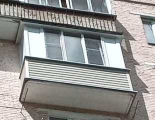 Ремонт балкона - укрепление парапета, внешняя отделка, полутеплое остекление
