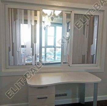 Дизайнерское решение для окна между комнатами. Раздвижная конструкция из ПВХ (Слайдорс).