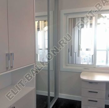 Дизайнерское решение для окна между комнатами. Раздвижная конструкция из ПВХ (Слайдорс).