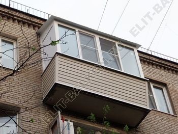 Фото № 3. г. Москва. Остекление балкона с выносом по парапету, с крышей. 